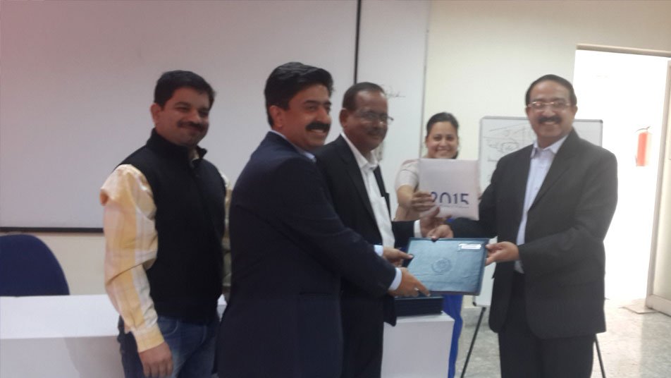 dr neeraj sanduja awarded by worldwide acheivers
