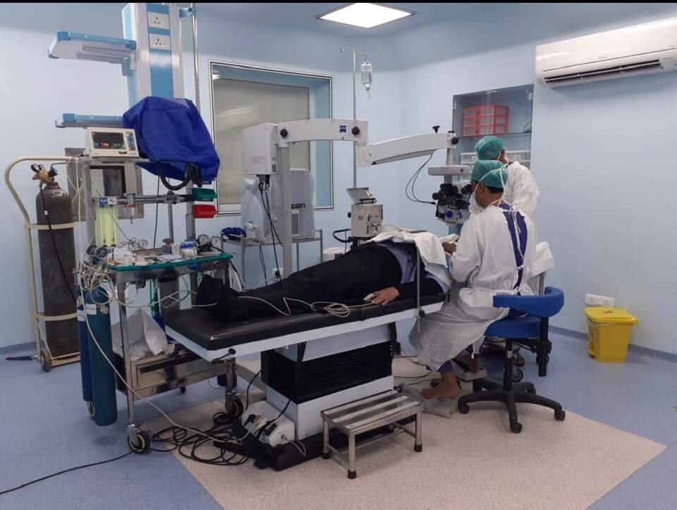 dr neeraj sanduja doing surgery of a pateint 1