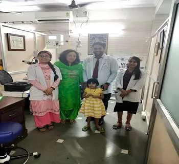 kids eye checkup by doctors