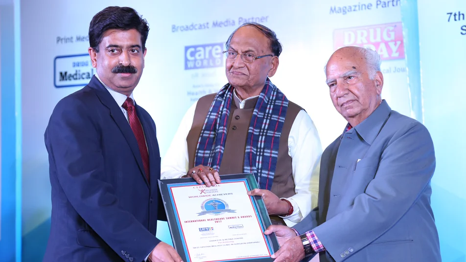 dr neeraj sanduja awarded by worldwide acheivers