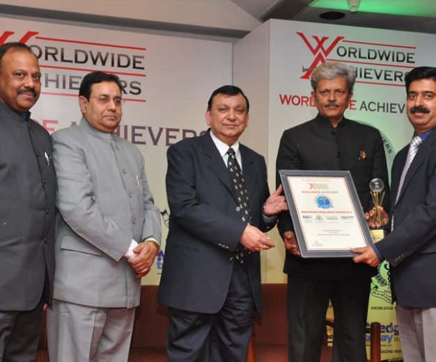 dr neeraj sanduja award for best opthalmologist in delhi ncr